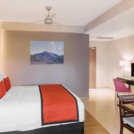 Ramada Resort By Wyndham Порт-Вила Экстерьер фото