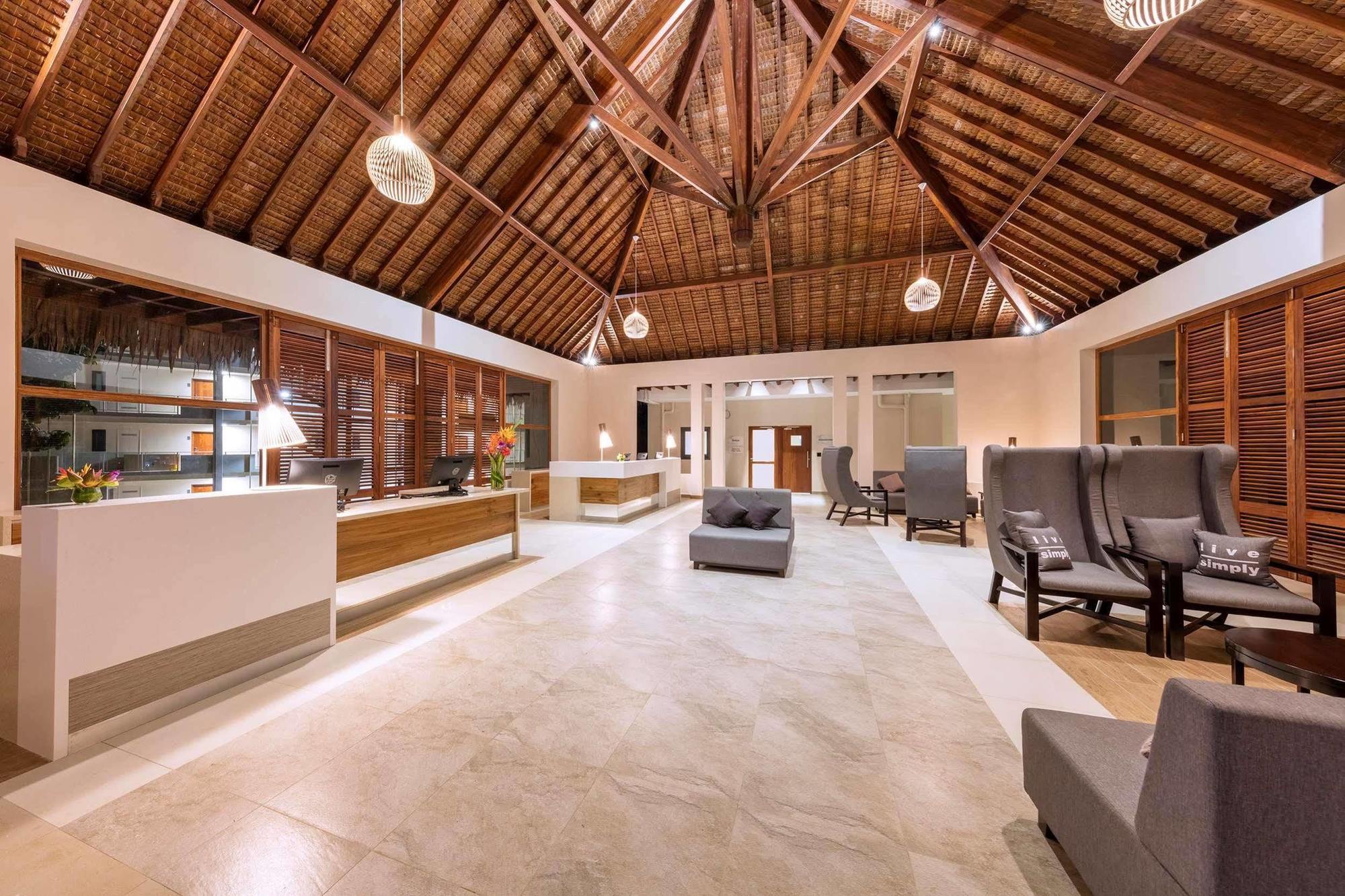 Ramada Resort By Wyndham Порт-Вила Экстерьер фото